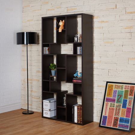 Рассчитано на четырнадцать мест для хранения вещей.